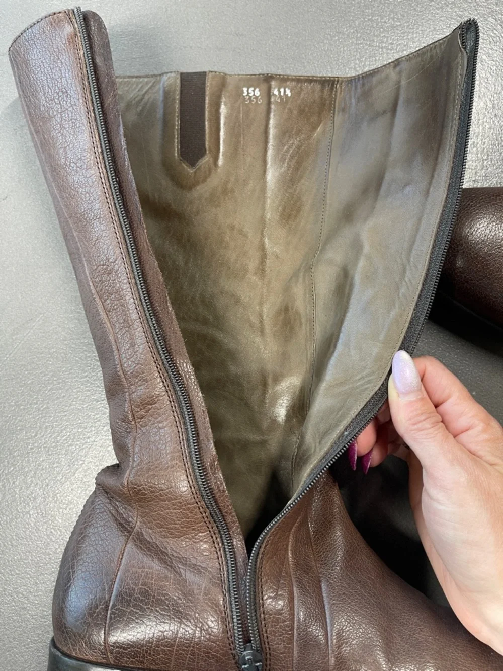 Valentino Garavani Mens Tall Brown Leather Boots Size 41.5